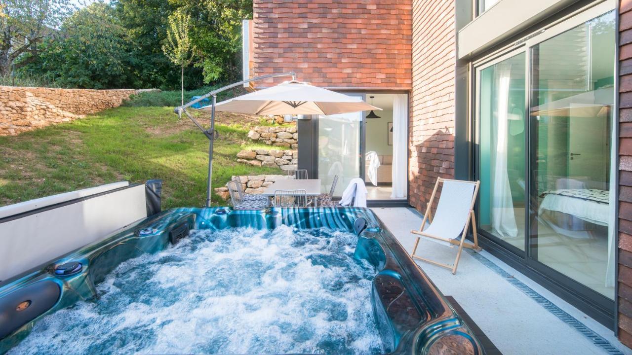 Cote Jardin Avec Jacuzzi Privatif Et Parking Prive Lägenhet Sarlat-la-Canéda Exteriör bild