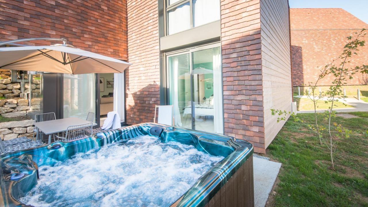 Cote Jardin Avec Jacuzzi Privatif Et Parking Prive Lägenhet Sarlat-la-Canéda Exteriör bild